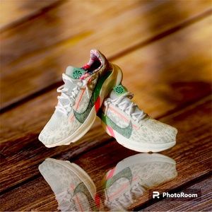 Woman’s Nike Move To Zero